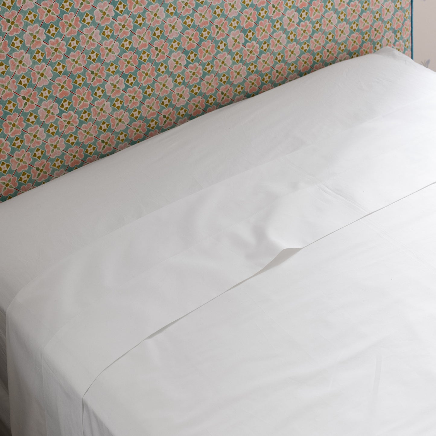 close up of the flat sheet with top double layer