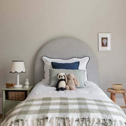 stylish kids bedroom using navy wave border duvert bedding